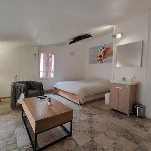 Appartement Maison Avec Salle Cinéma, 3 Lits, 100m Du Théâtre, Orange (Vaucluse)